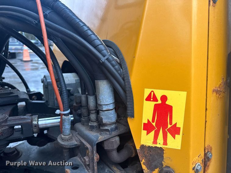 image for item LO9440 Trackless MT MT5T  municipal tractor