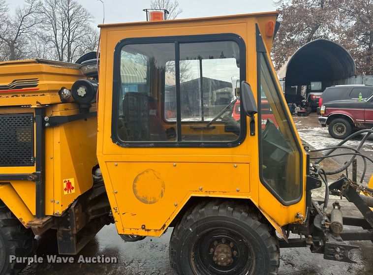 image for item LO9440 Trackless MT MT5T  municipal tractor