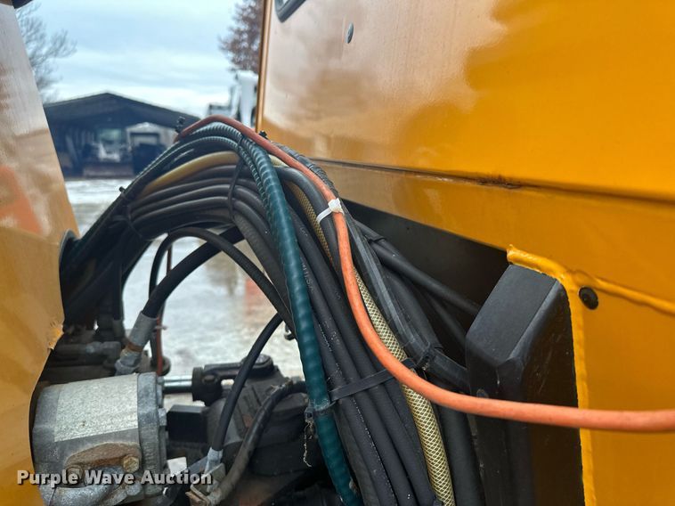 image for item LO9440 Trackless MT MT5T  municipal tractor