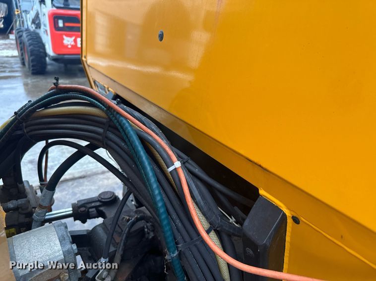 image for item LO9440 Trackless MT MT5T  municipal tractor