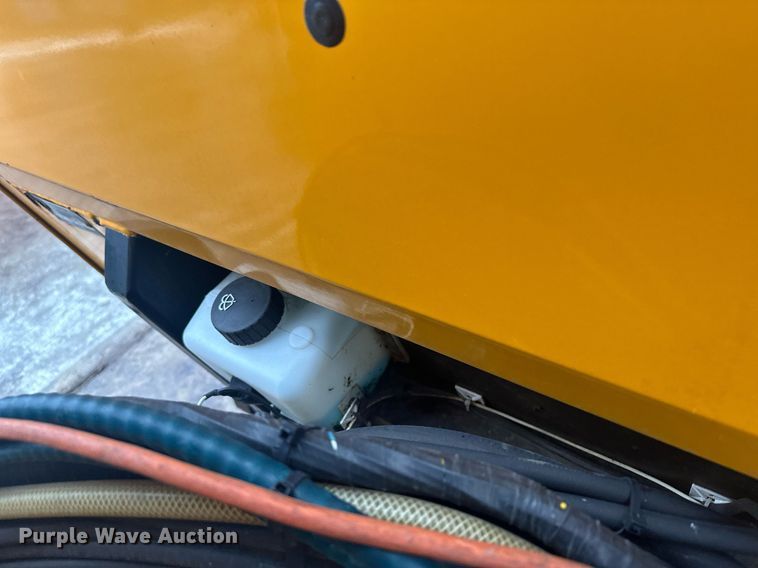 image for item LO9440 Trackless MT MT5T  municipal tractor