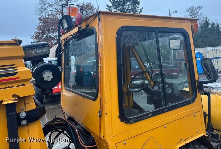 image for item LO9440 Trackless MT MT5T  municipal tractor