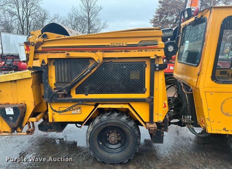 image for item LO9440 Trackless MT MT5T  municipal tractor