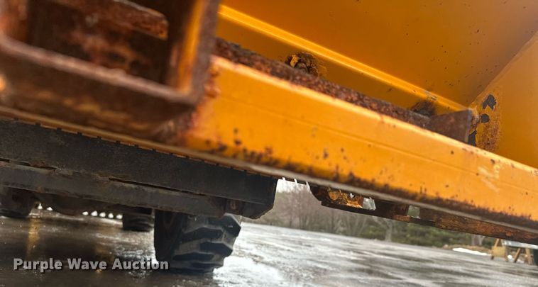 image for item LO9440 Trackless MT MT5T  municipal tractor