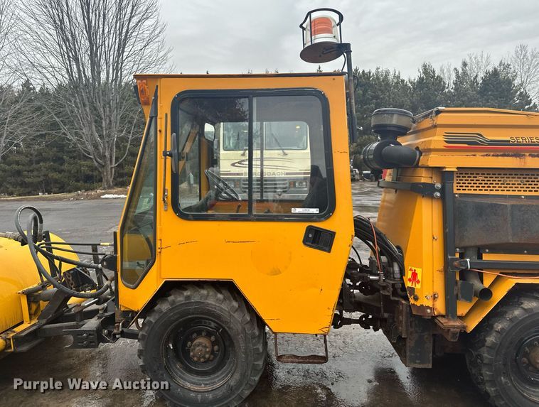 image for item LO9440 Trackless MT MT5T  municipal tractor