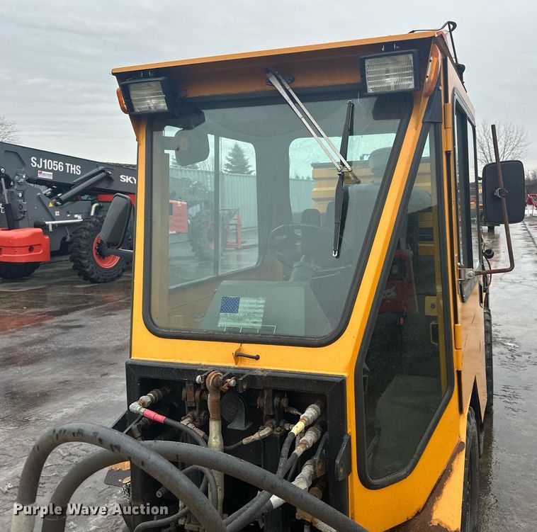 image for item LO9440 Trackless MT MT5T  municipal tractor