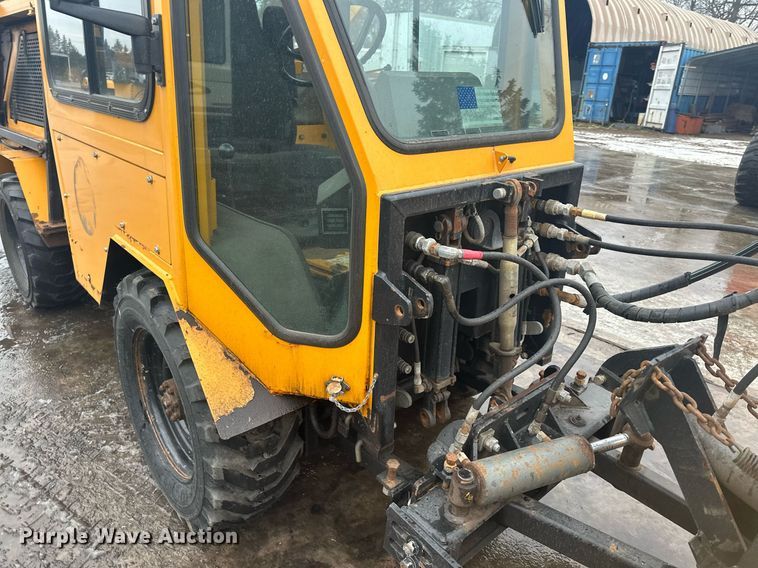 image for item LO9440 Trackless MT MT5T  municipal tractor