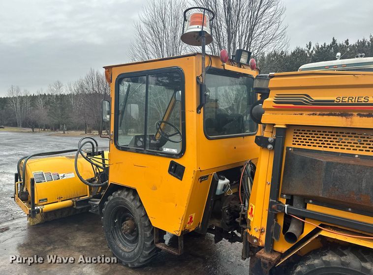 image for item LO9440 Trackless MT MT5T  municipal tractor