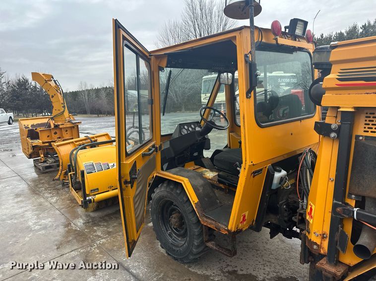 image for item LO9440 Trackless MT MT5T  municipal tractor