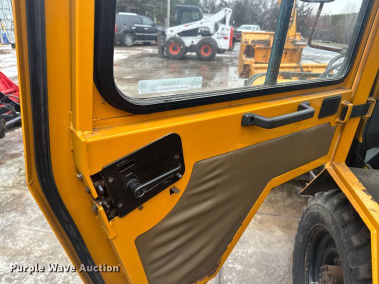 image for item LO9440 Trackless MT MT5T  municipal tractor