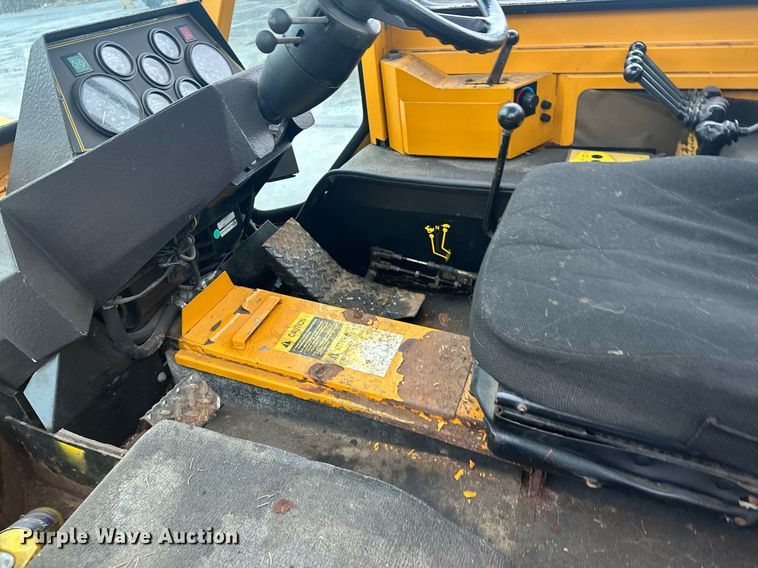 image for item LO9440 Trackless MT MT5T  municipal tractor