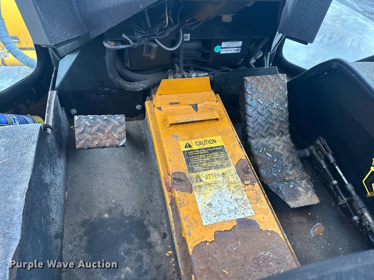 image for item LO9440 Trackless MT MT5T  municipal tractor