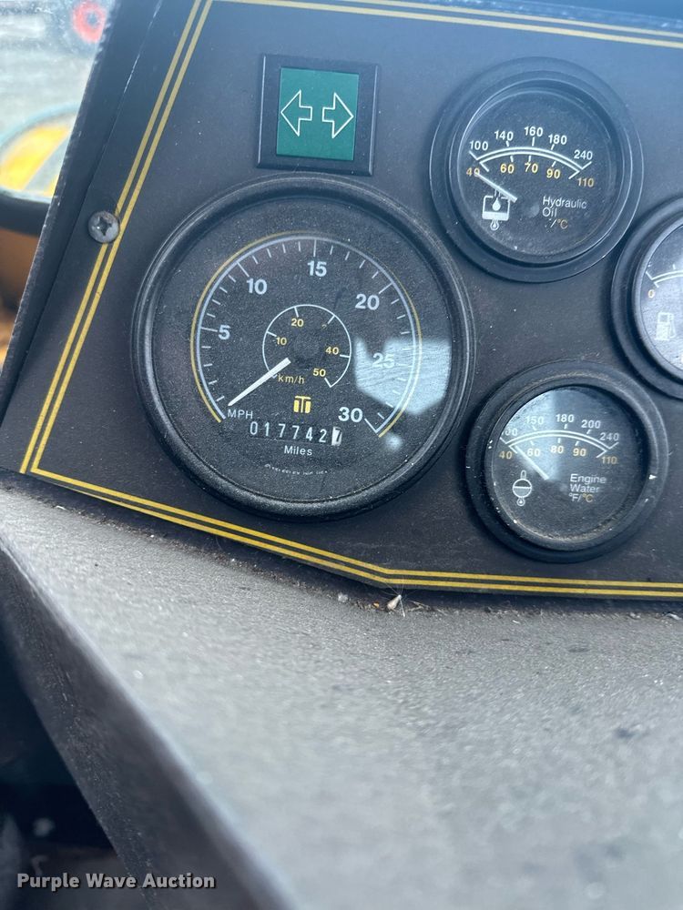 image for item LO9440 Trackless MT MT5T  municipal tractor