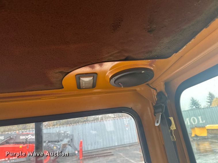 image for item LO9440 Trackless MT MT5T  municipal tractor