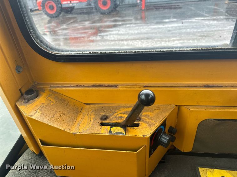 image for item LO9440 Trackless MT MT5T  municipal tractor