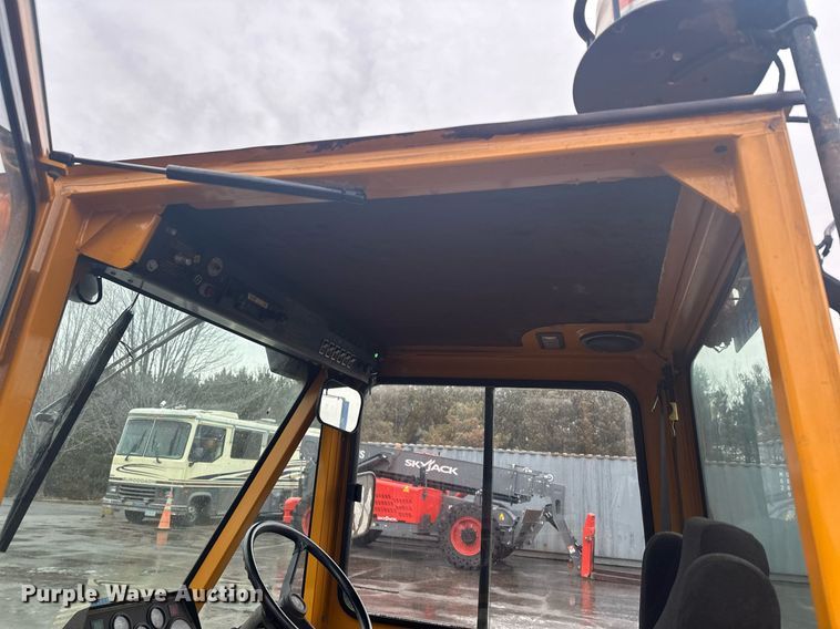 image for item LO9440 Trackless MT MT5T  municipal tractor