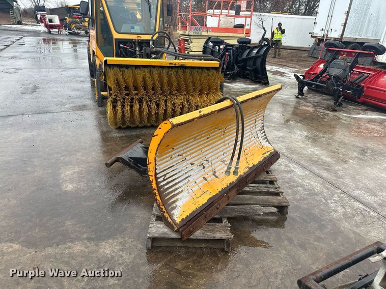 image for item LO9440 Trackless MT MT5T  municipal tractor