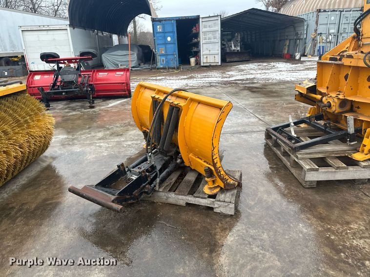 image for item LO9440 Trackless MT MT5T  municipal tractor