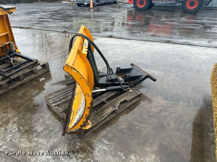 image for item LO9440 Trackless MT MT5T  municipal tractor