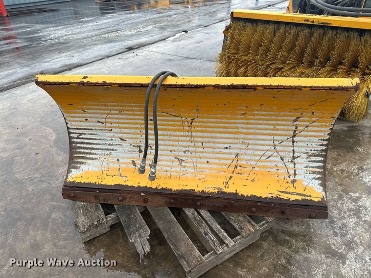 image for item LO9440 Trackless MT MT5T  municipal tractor