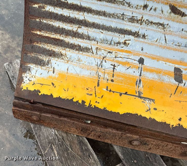 image for item LO9440 Trackless MT MT5T  municipal tractor