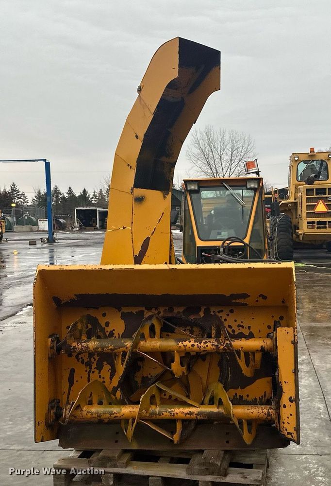 image for item LO9440 Trackless MT MT5T  municipal tractor