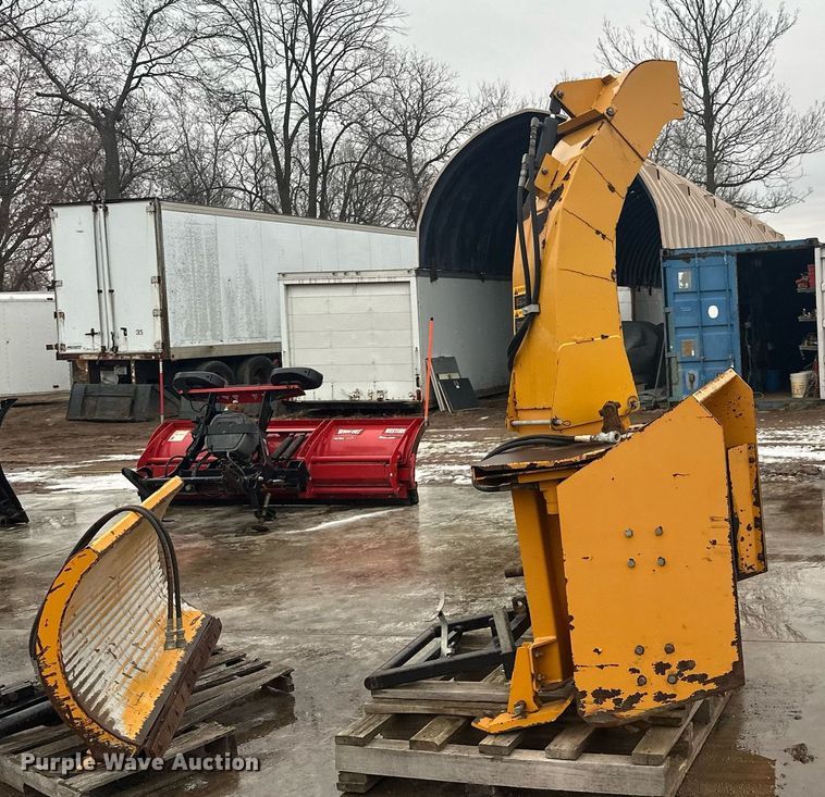 image for item LO9440 Trackless MT MT5T  municipal tractor