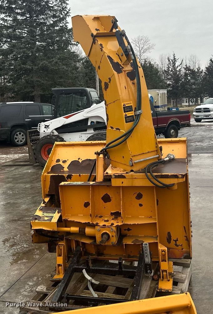 image for item LO9440 Trackless MT MT5T  municipal tractor