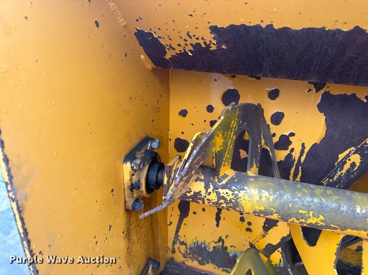 image for item LO9440 Trackless MT MT5T  municipal tractor