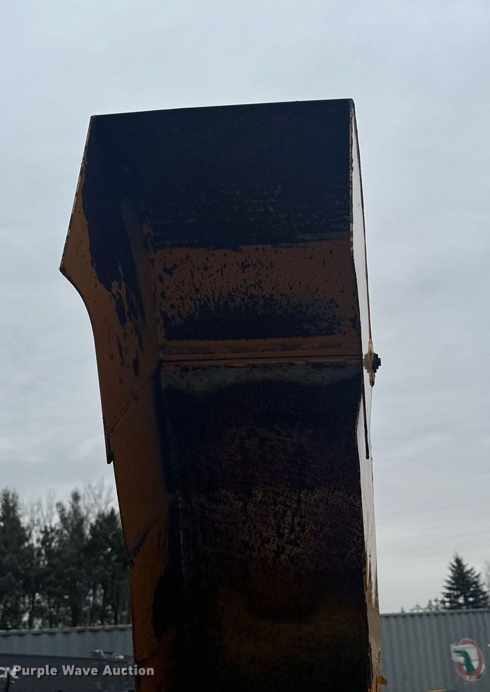 image for item LO9440 Trackless MT MT5T  municipal tractor