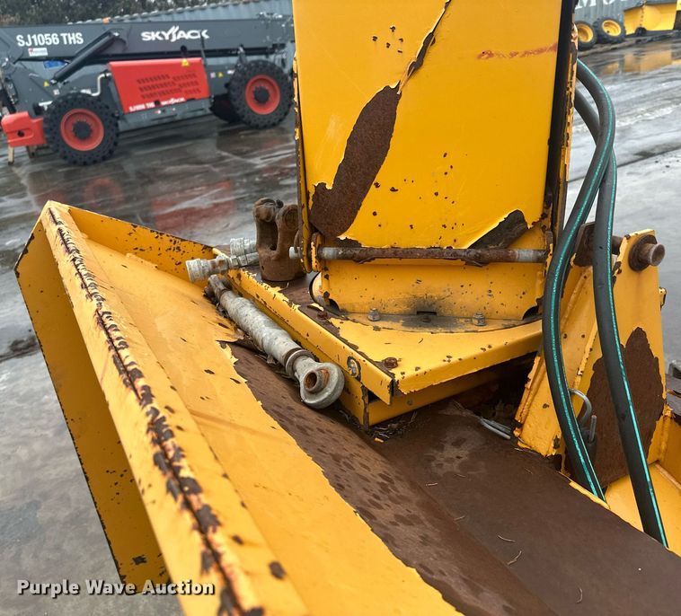 image for item LO9440 Trackless MT MT5T  municipal tractor