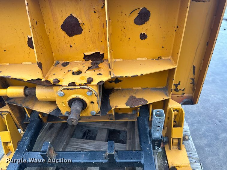 image for item LO9440 Trackless MT MT5T  municipal tractor