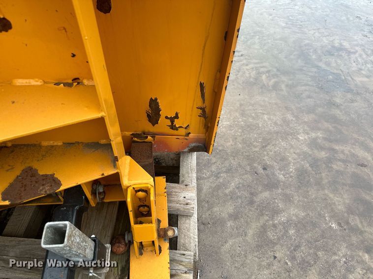 image for item LO9440 Trackless MT MT5T  municipal tractor