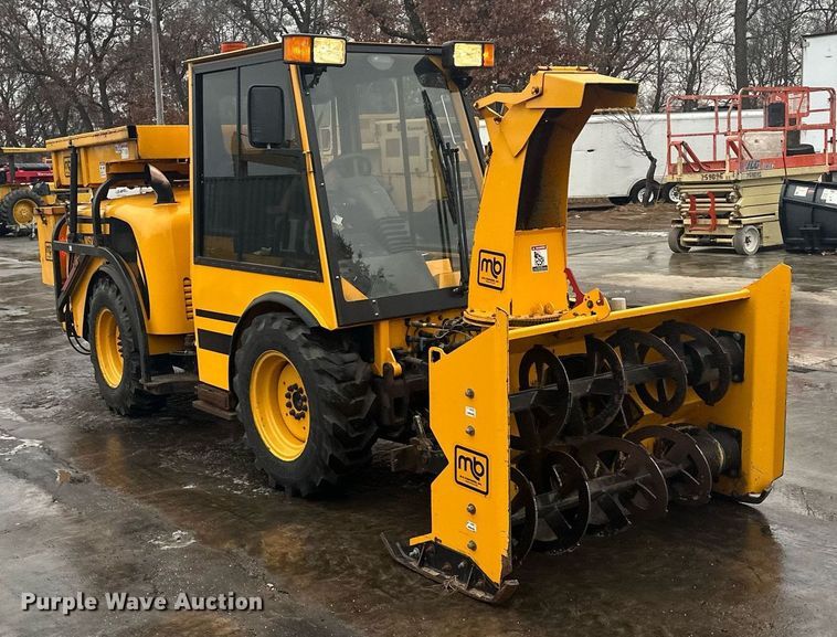 image for item LO9441 2012 MB MSV  municipal tractor