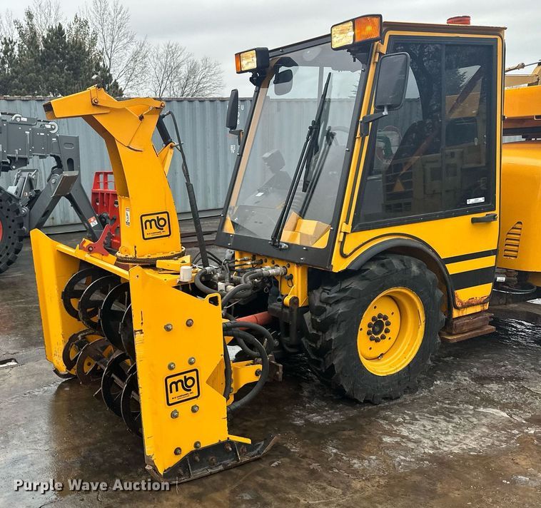 image for item LO9441 2012 MB MSV  municipal tractor