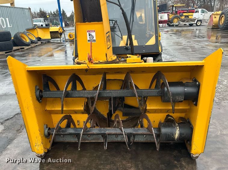 image for item LO9441 2012 MB MSV  municipal tractor