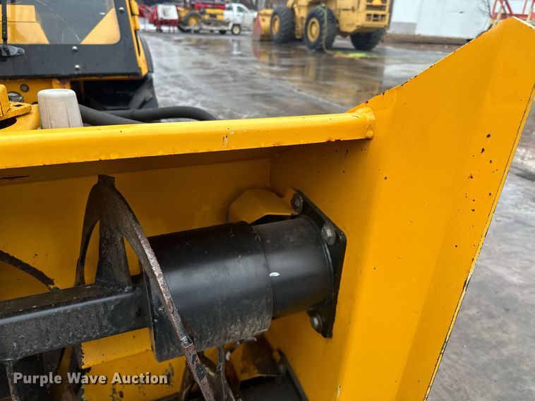 image for item LO9441 2012 MB MSV  municipal tractor