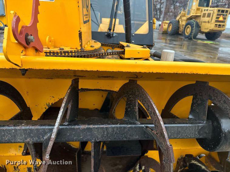 image for item LO9441 2012 MB MSV  municipal tractor