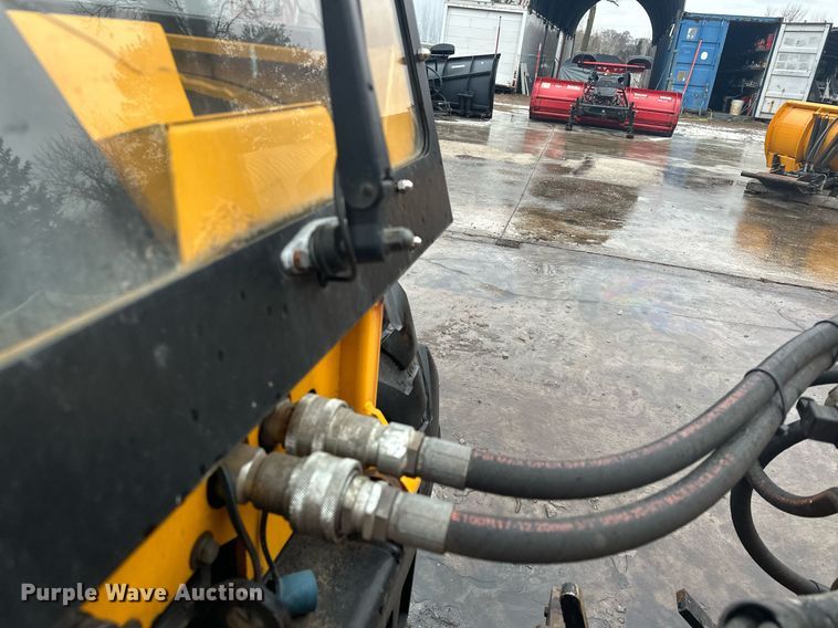 image for item LO9441 2012 MB MSV  municipal tractor