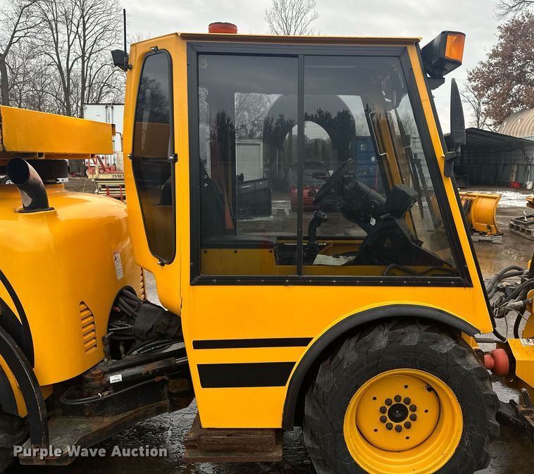 image for item LO9441 2012 MB MSV  municipal tractor