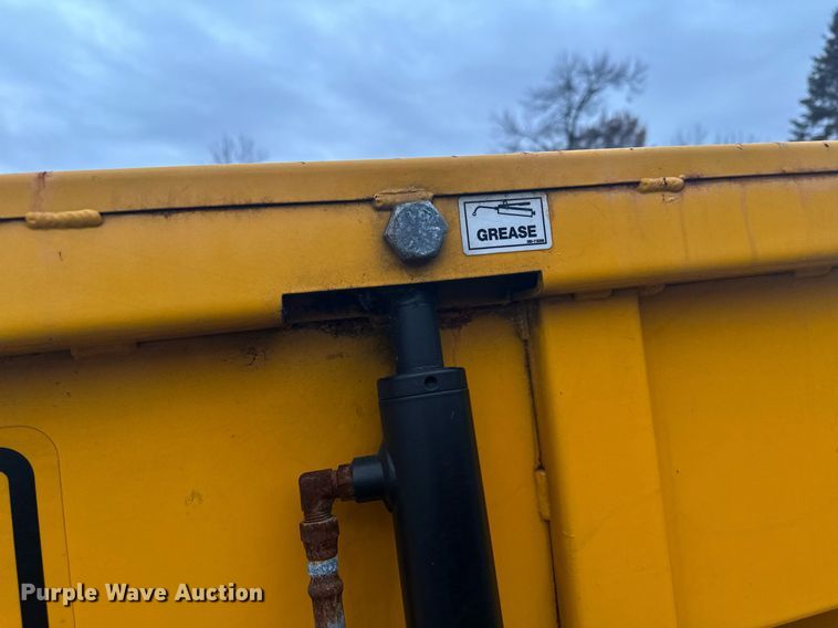 image for item LO9441 2012 MB MSV  municipal tractor