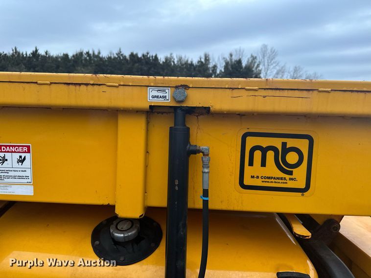 image for item LO9441 2012 MB MSV  municipal tractor