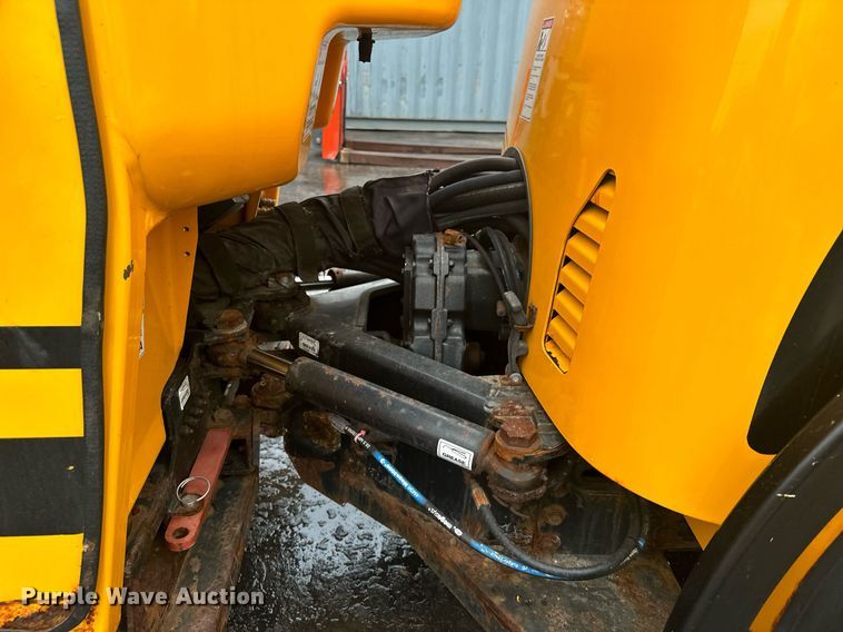 image for item LO9441 2012 MB MSV  municipal tractor