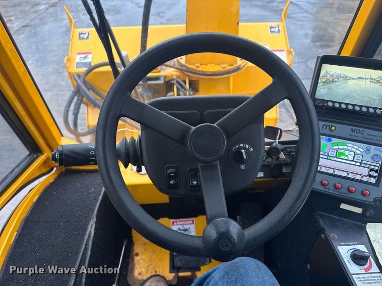 image for item LO9441 2012 MB MSV  municipal tractor