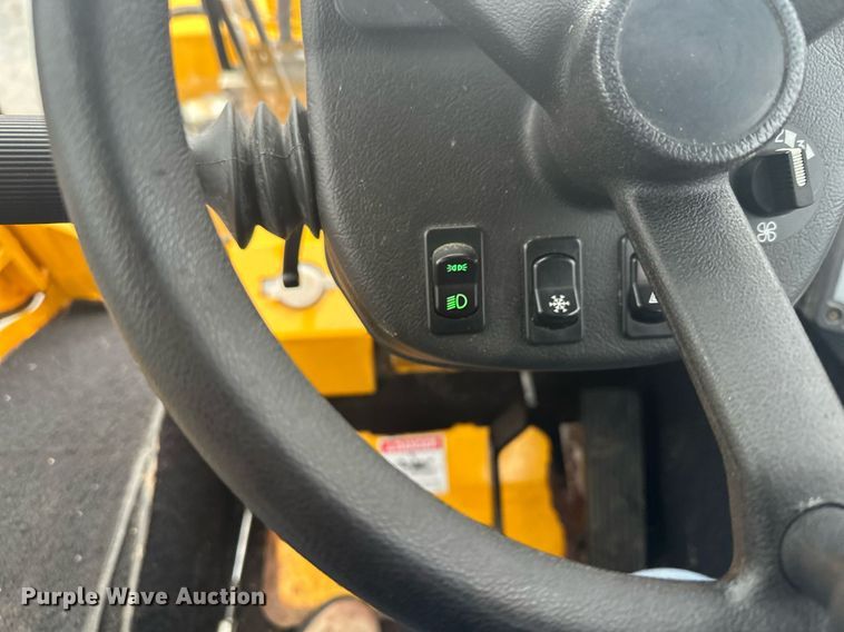 image for item LO9441 2012 MB MSV  municipal tractor