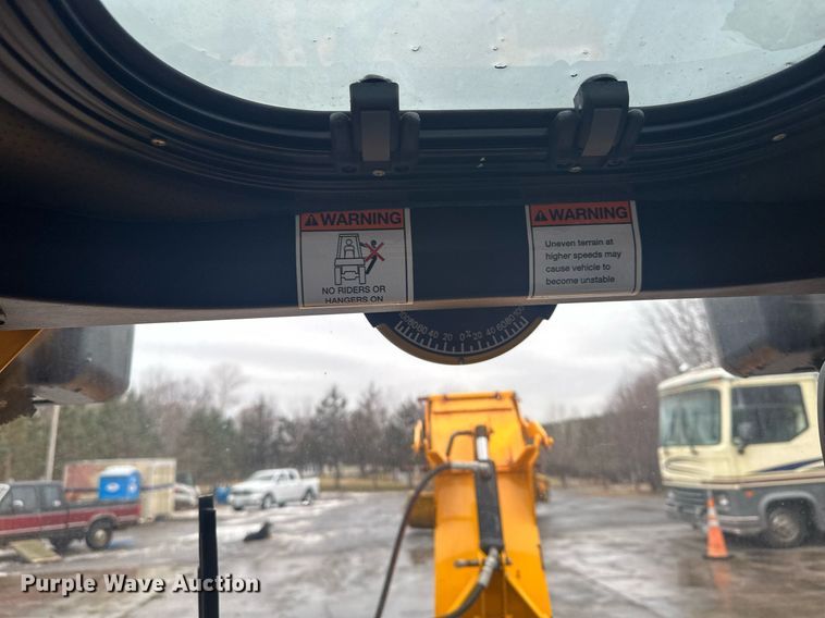 image for item LO9441 2012 MB MSV  municipal tractor