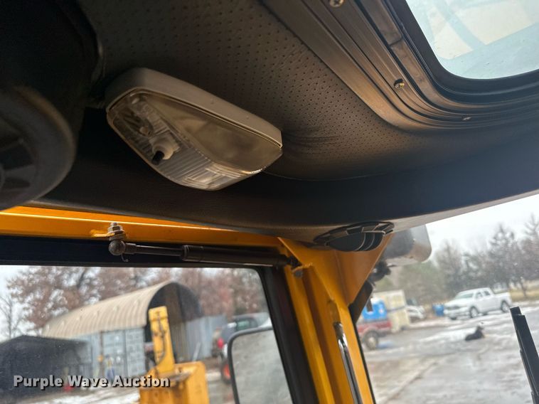 image for item LO9441 2012 MB MSV  municipal tractor