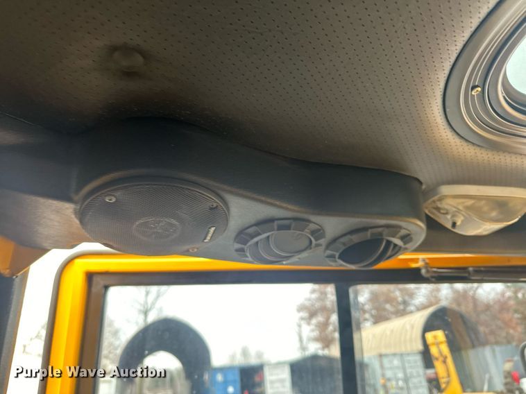 image for item LO9441 2012 MB MSV  municipal tractor