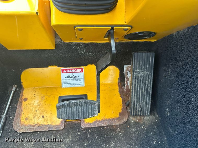 image for item LO9441 2012 MB MSV  municipal tractor