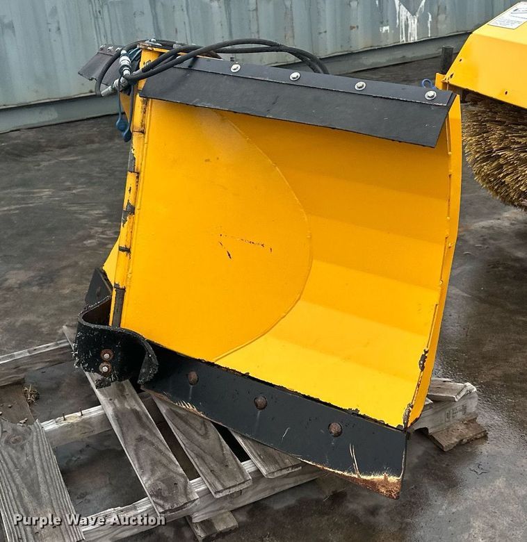 image for item LO9441 2012 MB MSV  municipal tractor